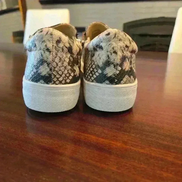 Steve Madden Glaammar Slip On Snakeskin Animal Print Sneaker Black Gray Size 8 - Picture 4 of 8